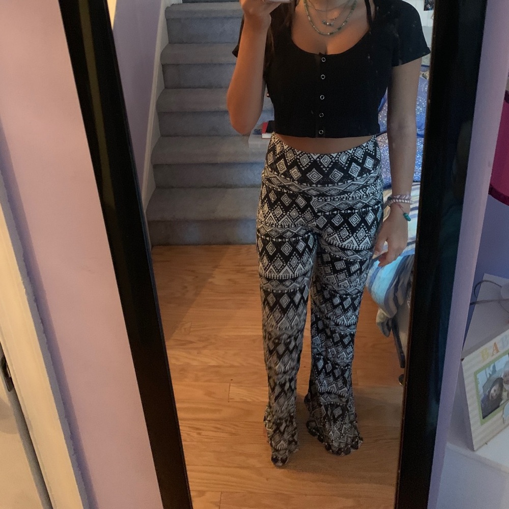 Black and White pattern flowy pants